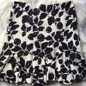 WHBM Black & White Flare Floral Skirt Size 2